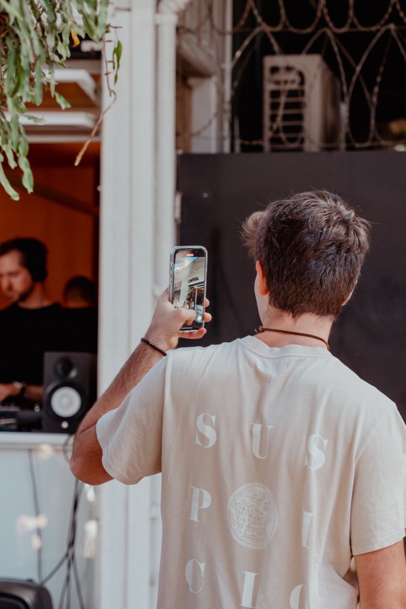 Cliente filmando a CAFFEA Session